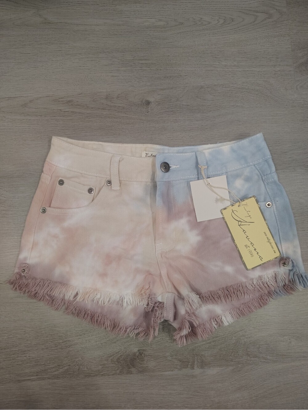 NWT!! Vintage Havana tye dye Shorts. Size 25